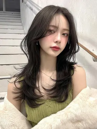 ロング 絹髪矯正/艶カラー /透明感/石田桃子のヘアスタイル