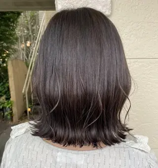 ミディアム カラー はいとう　なえ Beretのヘアスタイル