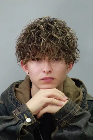 ミディアム カラー パーマ 吉名 和士のヘアスタイル