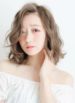 ミディアム カラー イズ ミのヘアスタイル