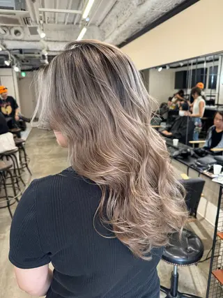 ロング カラー 🕊️レイヤーカット 透明感カラー GOのヘアスタイル