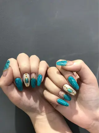 ネイル 指名支持率NO.1 スタイリストのヘアスタイル