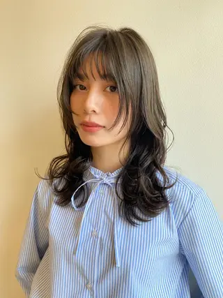 セミロング カラー 林 瑠夏のヘアスタイル