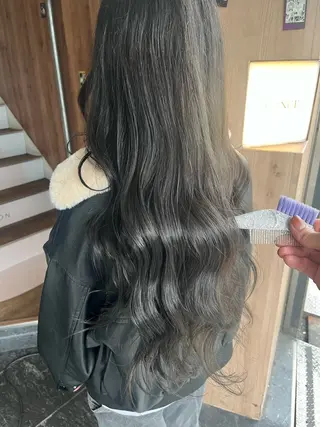 ロング 【ブロンド】【ベージ ュ系】TAKUMAのヘアスタイル