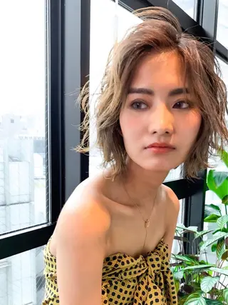 ミディアム カラー 🉐レイヤー/塩見 弘樹🉐渋谷のヘアスタイル