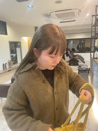 セミロング カラー 渋谷 留菜のヘアスタイル