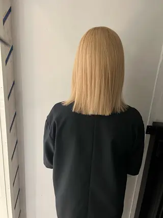 セミロング カラー ヘアアレンジ 🔥ハイトーンカラー ギャルNAOKI🔥のヘアスタイル