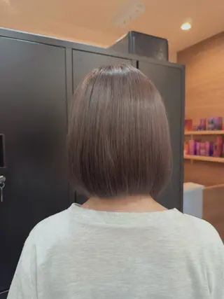ショート カラー 髪質改善カラー／ 艶髪ストレートのヘアスタイル