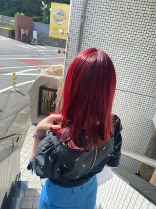 セミロング タツキ／レイヤー／ パーマ／艶カラーのヘアスタイル