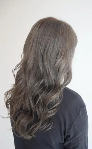 ロング カラー Rina のヘアスタイル