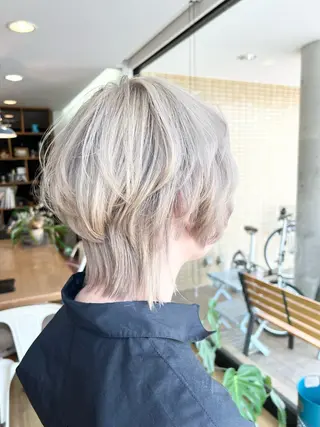 ショート カラー 堀 望美のヘアスタイル