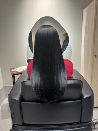 ロング NAVY 橋本心 縮毛矯正のヘアスタイル