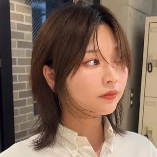 ミディアム ウルフ/レイヤー/ ブリーチカラーのヘアスタイル