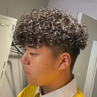 ミディアム パーマ ヘアアレンジ メンズ 艶カラー の達人のヘアスタイル