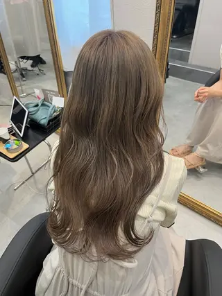 ロング カラー REAL【レアル】所属・グレージュ/透け感 カラー/透明感カラーのヘアスタイル