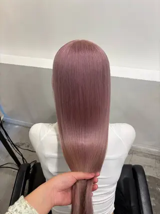 ショート カラー HIKARI🐈‍⬛ ハイトーン×デザインのヘアスタイル