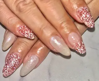 ネイル エーナインシーナシーナ屯田店所属・工藤 佳世のネイルデザイン