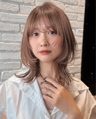 ミディアム カラー ヘアアレンジ 🌱ボブ/レイヤー/ ベージュ/あやみ✨のヘアスタイル