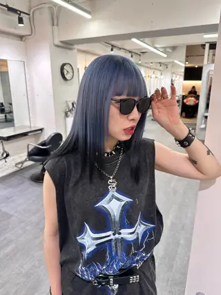 ミディアム カラー 梅田ハイトーン チダ ヒナノのヘアスタイル