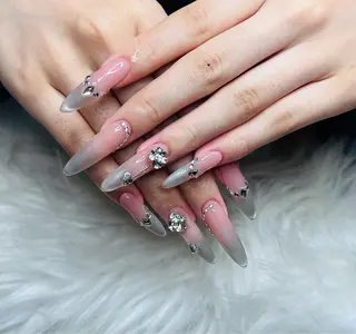 ネイル ダン ゴーゴックビックのネイルデザイン