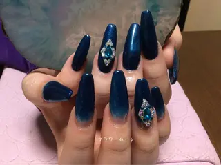 ネイル フラワー ムーンのネイルデザイン