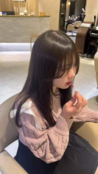 セミロング 新宅 藍のヘアスタイル