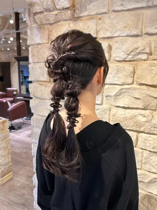 ロング ヘアアレンジ Mei /オリーブ カラー/アレンジのヘアスタイル