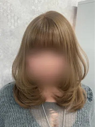 ミディアム Yuzumi／ ハイトーン／パーマのヘアスタイル