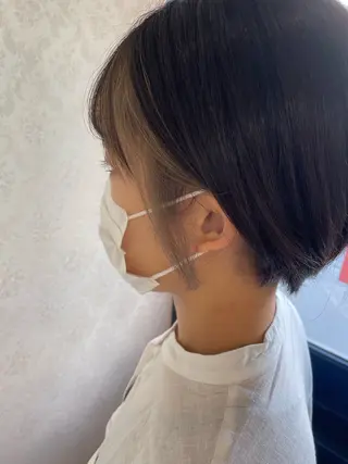 ショート カラー ヒヨシ ルナのヘアスタイル