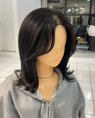 ミディアム 🍭ハイトーン/ デザインカラー🦄のヘアスタイル