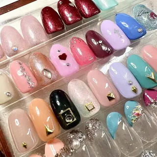 ネイル キャンアイドレッシー六本木店所属・MIKA／耳ツボ ／マグネットネイルのネイルデザイン