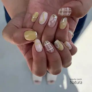 ネイル マツエク・マツパ アイブロウ beautyroom Naturaのネイルデザイン