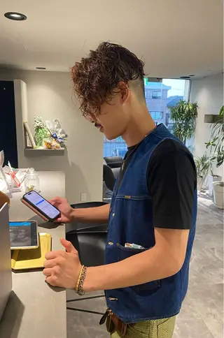 ミディアム パーマ Emitas.柳通り店所属・山﨑 大暉【ダブルカラー】のヘアスタイル