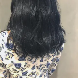 セミロング カラー 荒木 依莉亜のヘアスタイル