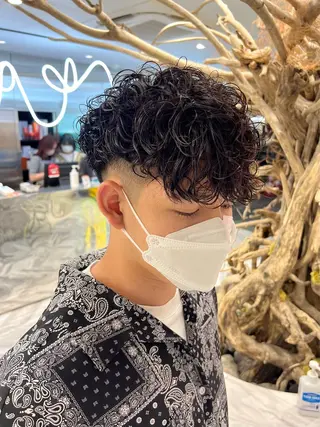 ショート パーマ メンズ カラーモデル⚡️ REONのヘアスタイル