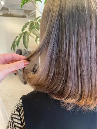 ミディアム カラー 梛木 唯のヘアスタイル