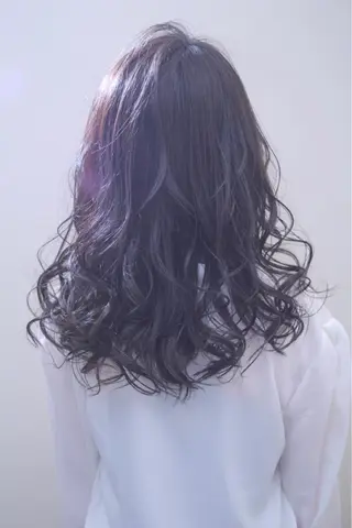 ロング 伊藤 裕貴のヘアスタイル