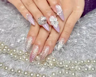 ネイル 🦋 Queenieのネイルデザイン