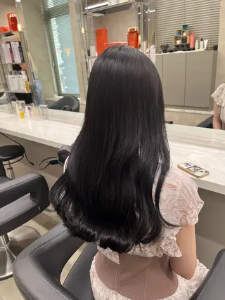 セミロング 寒色＆ブリーチ特化 寒色MiOのヘアスタイル