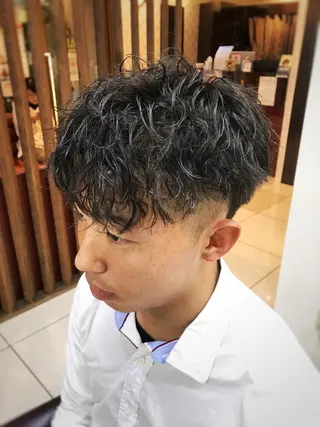 ショート パーマ メンズ 髪質改善/レイヤー/ 小顔/デザインのヘアスタイル