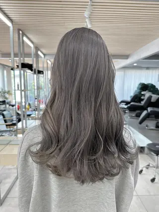 ロング カラー レイヤーカット 透明感カラーのヘアスタイル