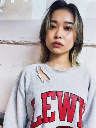 ミディアム カラー kotomi .のヘアスタイル