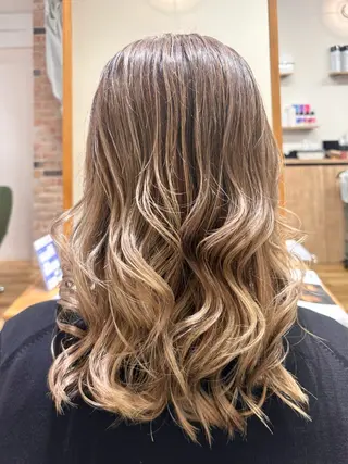 セミロング カラー 古川 琴美のヘアスタイル