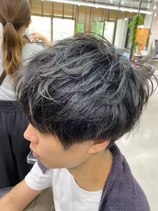 ミディアム カラー特化 横川　翔希のヘアスタイル