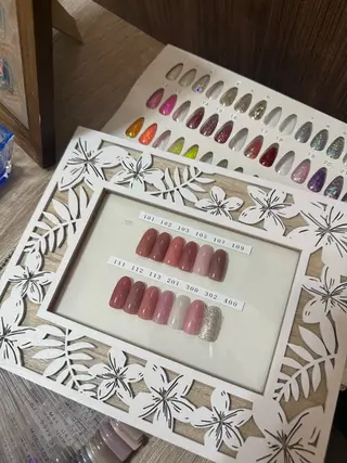 ネイル Mhauoli NAGISA🌺のネイルデザイン