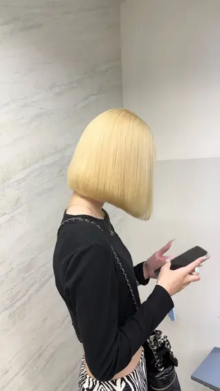 ミディアム カラー ミルクティー/ピンク /ブロンド 咲良のヘアスタイル