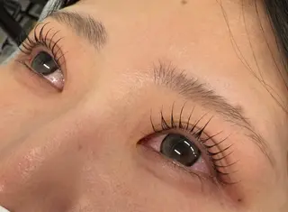 マツエク・マツパ まつ毛パーマ専門& men's眉AYAの眉毛・アイブロウイメージ