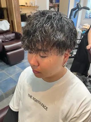 ショート パーマ 絹村 健人のヘアスタイル