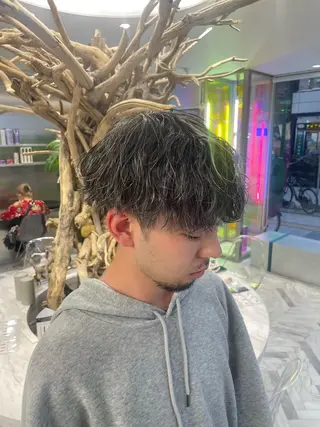 ショート カラー パーマ メンズ カラーモデル⚡️ REONのヘアスタイル