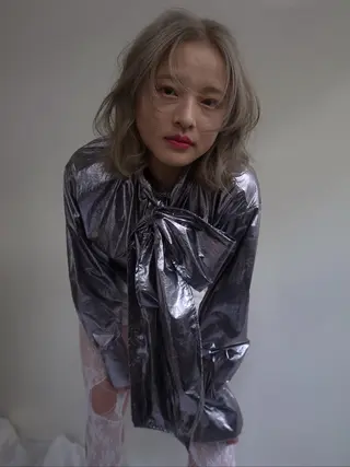 ミディアム maruquee de mashu所属・モモコ/ブリーチ/ ミルクティカラーのヘアスタイル